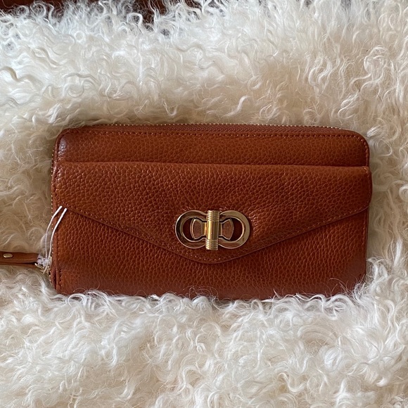 - NEW- Rowallan of Scotland Turn-Lock Wallet - Camel - Picture 2 of 12